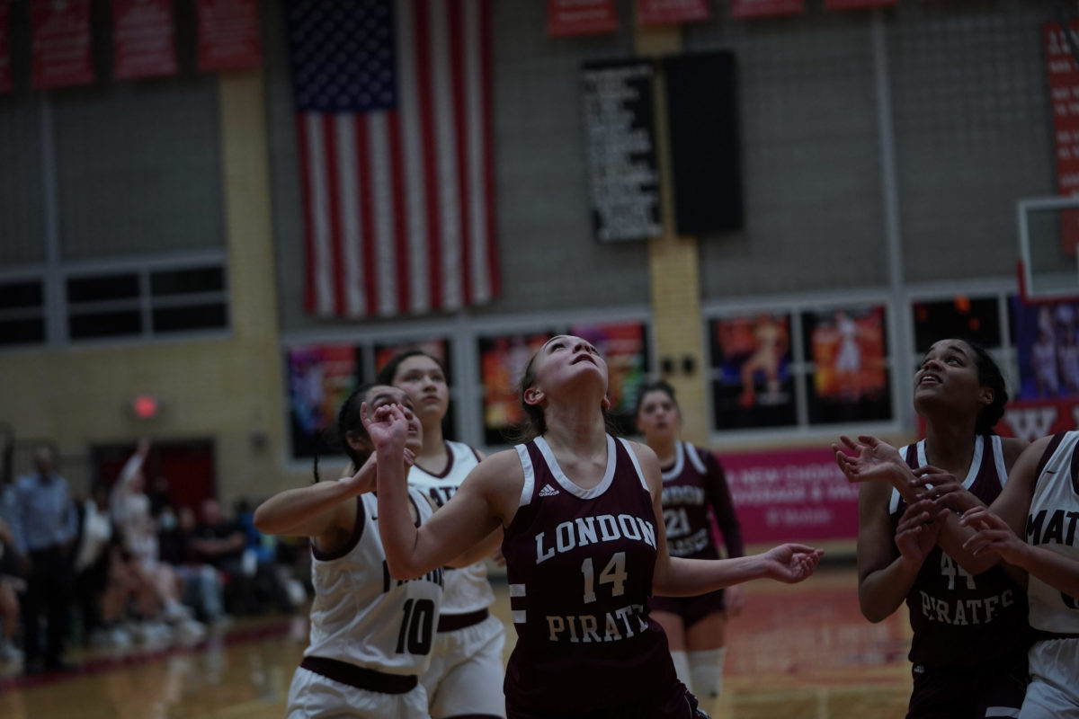 mathis-london-girls-basketball-playoffs00050